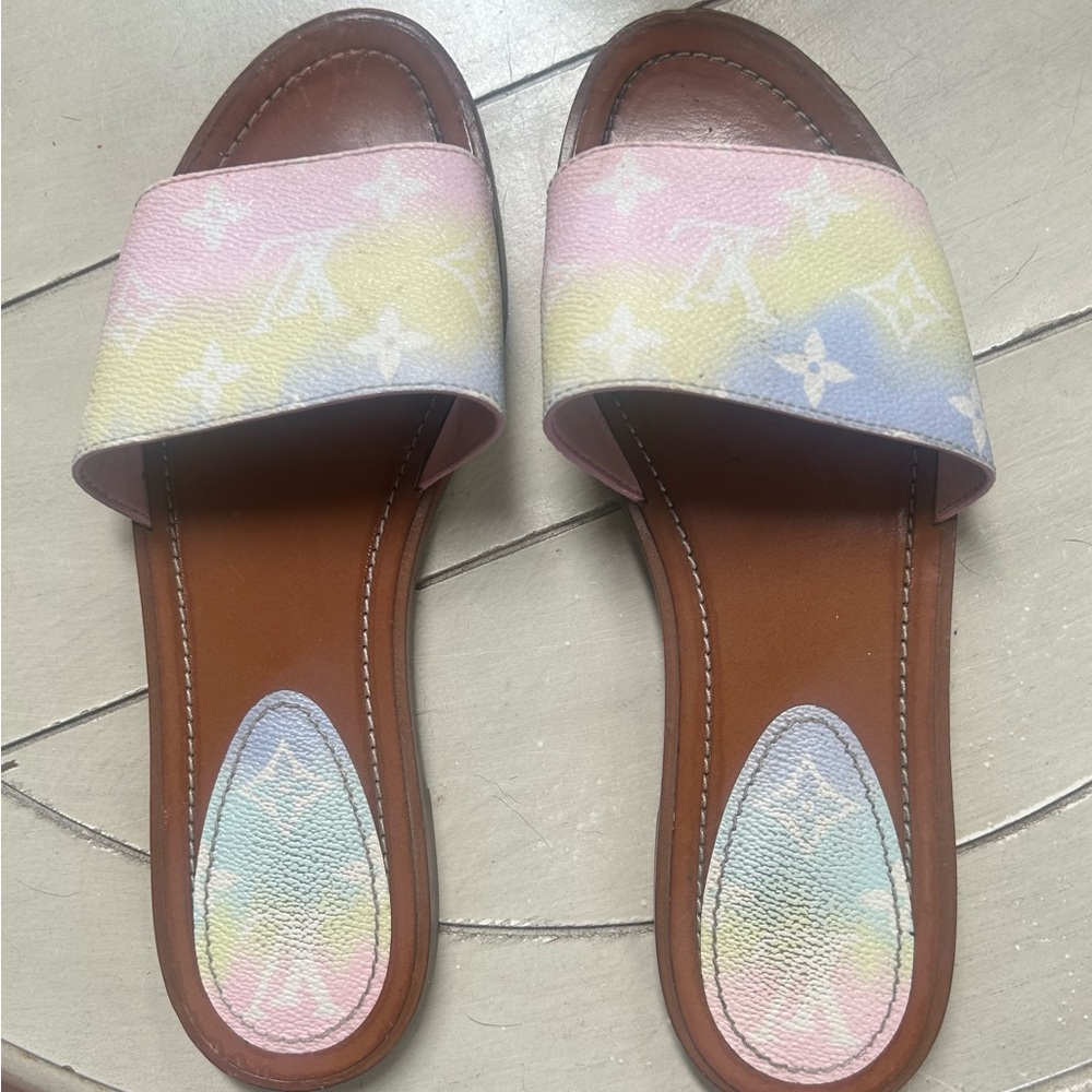 Louis Vuitton 
Monogram Escale Lock It Flat Mule 36 Pastel
